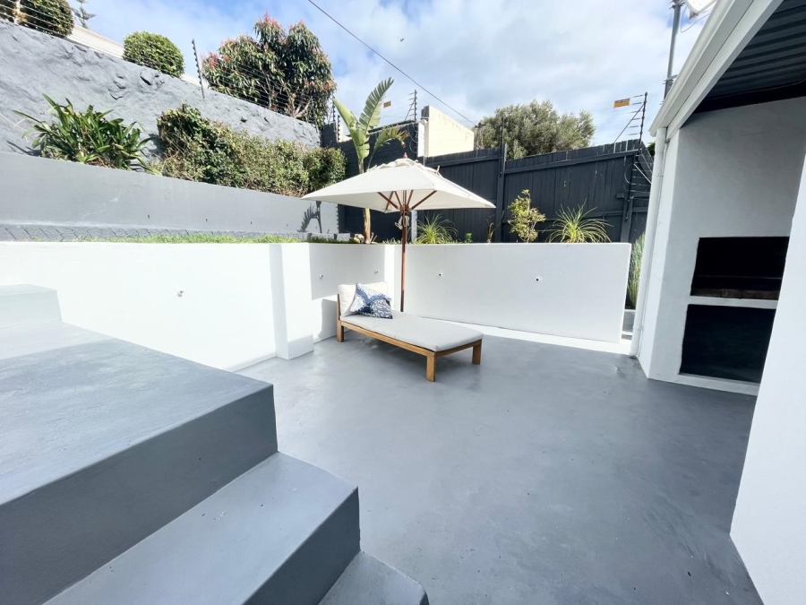 2 Bedroom Property for Sale in Vredehoek Western Cape